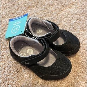 Surprize by stride rite NWT Memory foam size 6 baby shoes